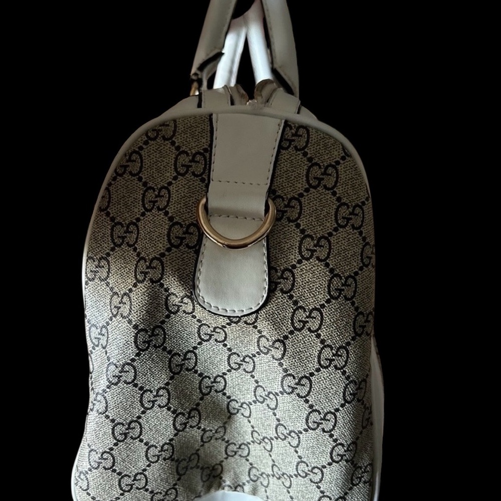 Gucci Beige Monogram Bag with Red and Green Stripe - Picture 7 of 9